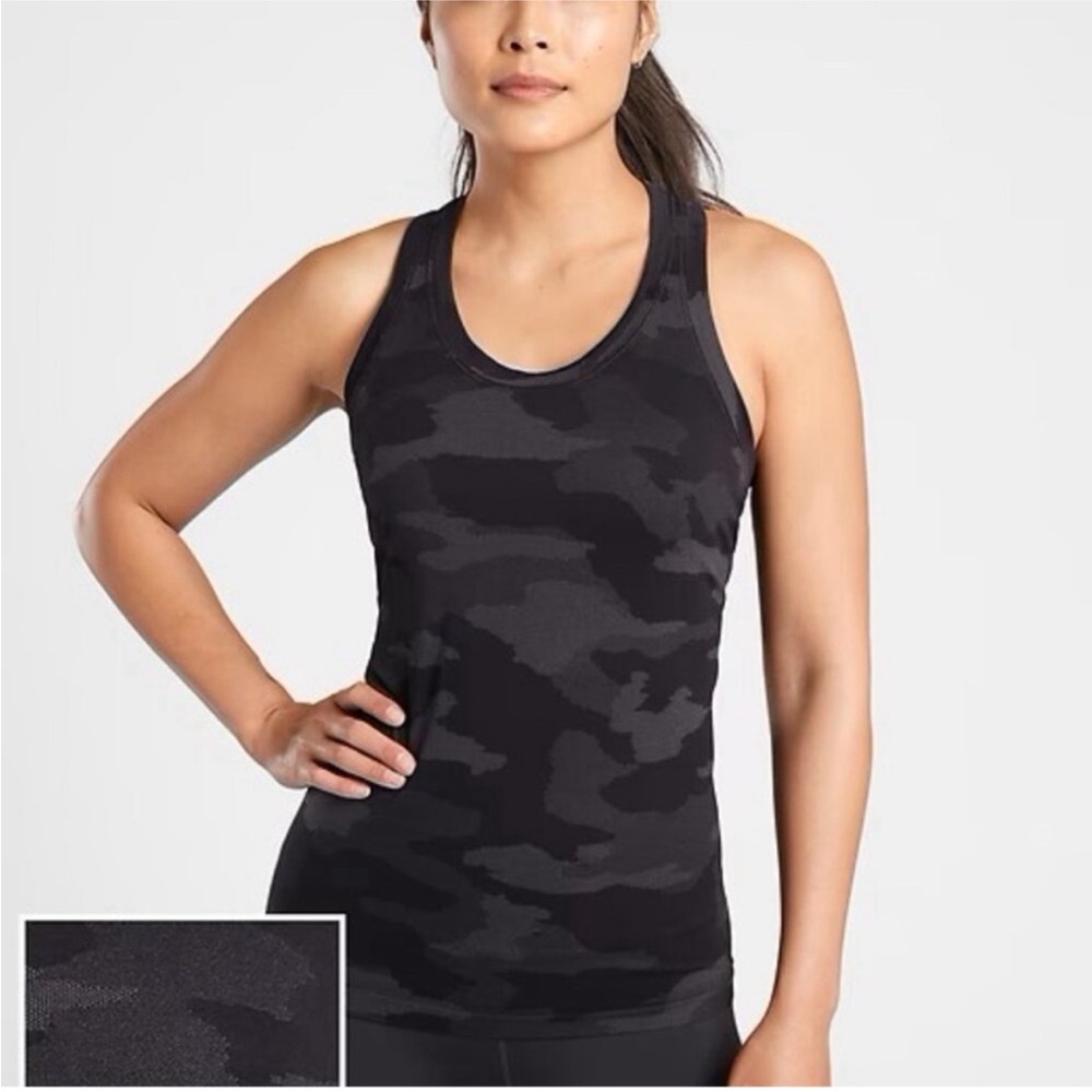 ATHLETA Momentum Tank Black Camo, size medium